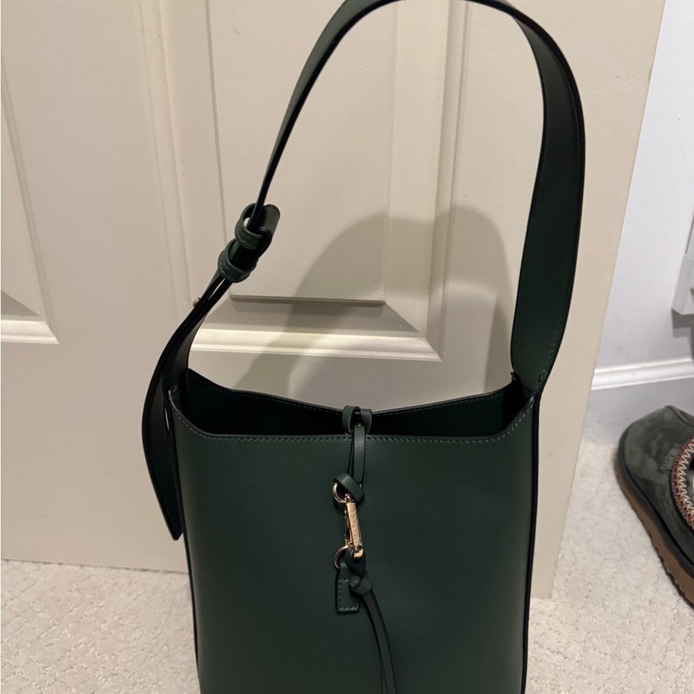 Chic Green Leather Shoulder Bag